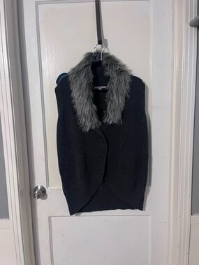 Valerie Stevens Charcoal Gray Knit Vest with Faux-Fur Collar